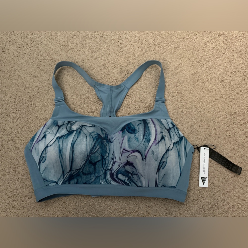 NWT Victoria’s Secret sports bra size 38D